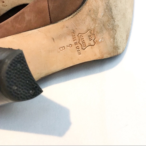 ✨✨HOST PICK!✨✨ Leather & Suede Designer Brown Shoes - Picture 5 of 6